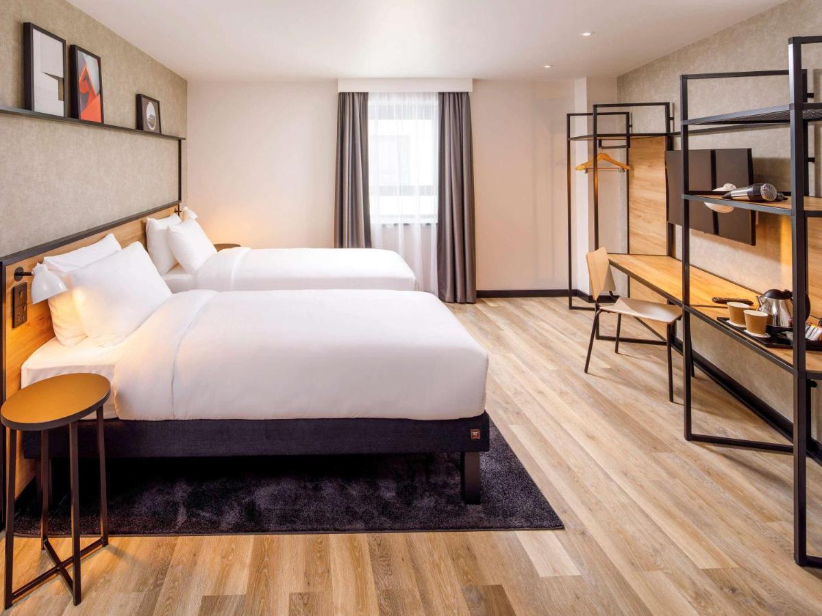 Hotel Ibis London Sutton Point Extérieur photo