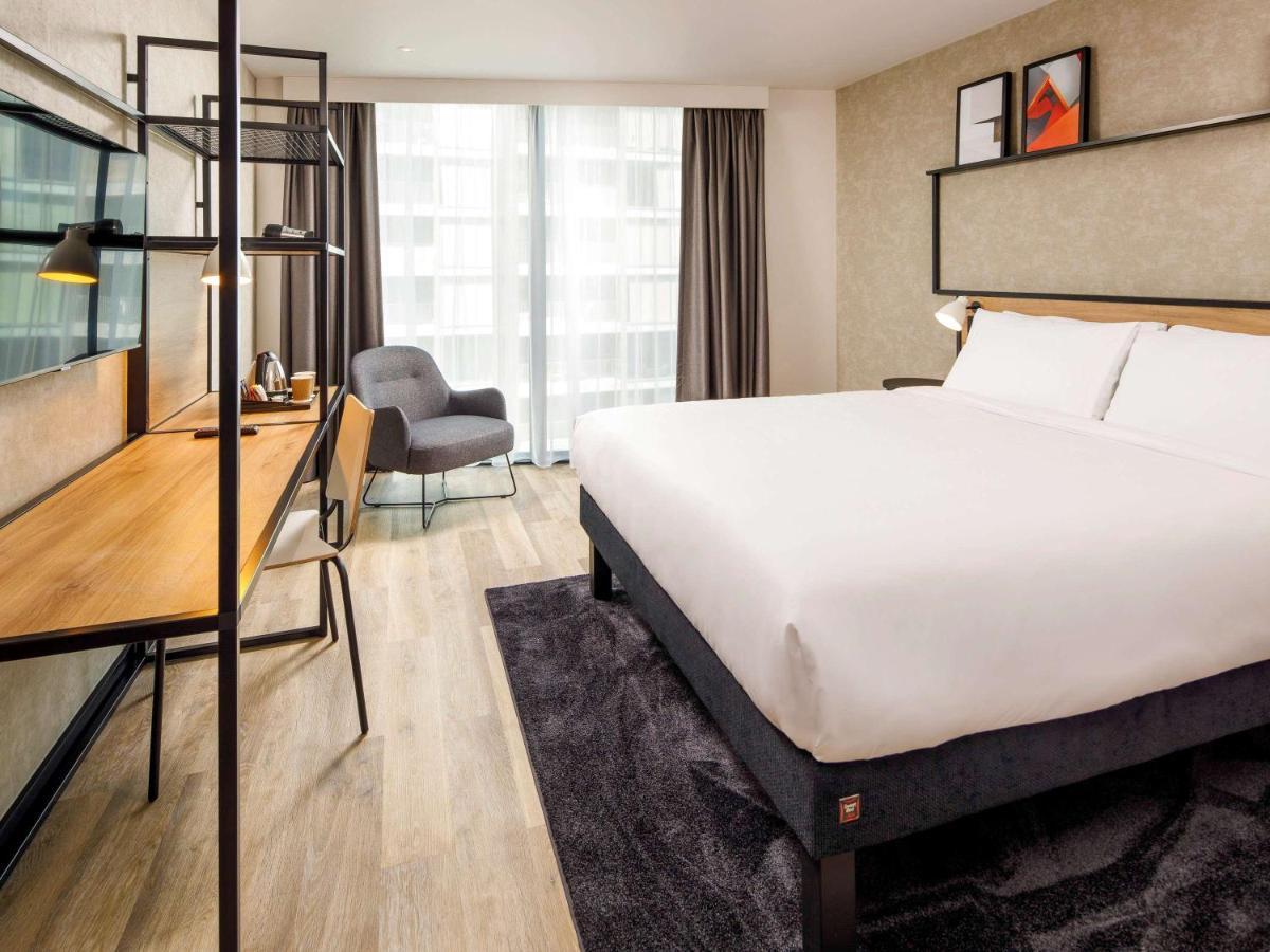 Hotel Ibis London Sutton Point Extérieur photo